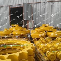 4349516 Каток поддерживающий на экскаватор Hitachi ZX450-3