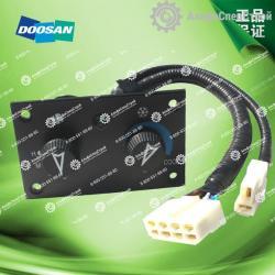 K1040980B Выключатель панели управления кондиционера Doosan DL303