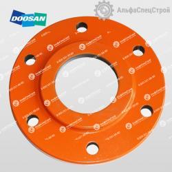 K1042092 Крышка подшипника Doosan DL503 DL505